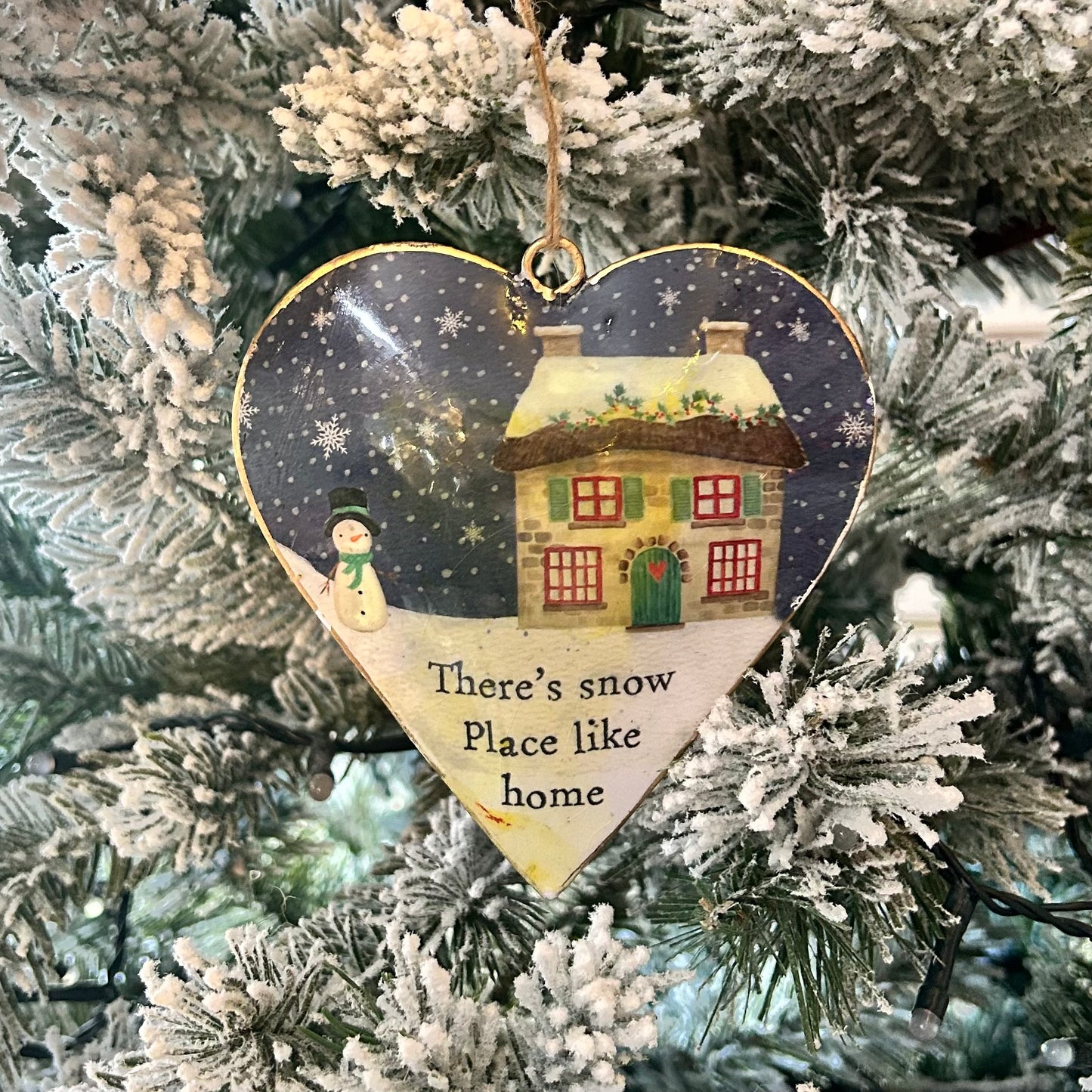 Christmas Metal Cottage Heart Hanger