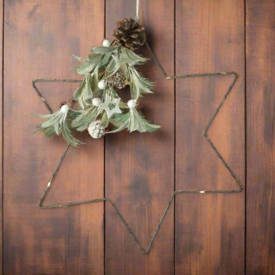 Light Up Festive Star With Mistletoe and Berries