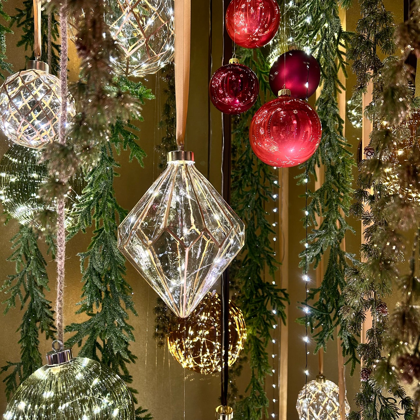 Lumineo Micro LED Gold Pattern Diamond Christmas Decoration