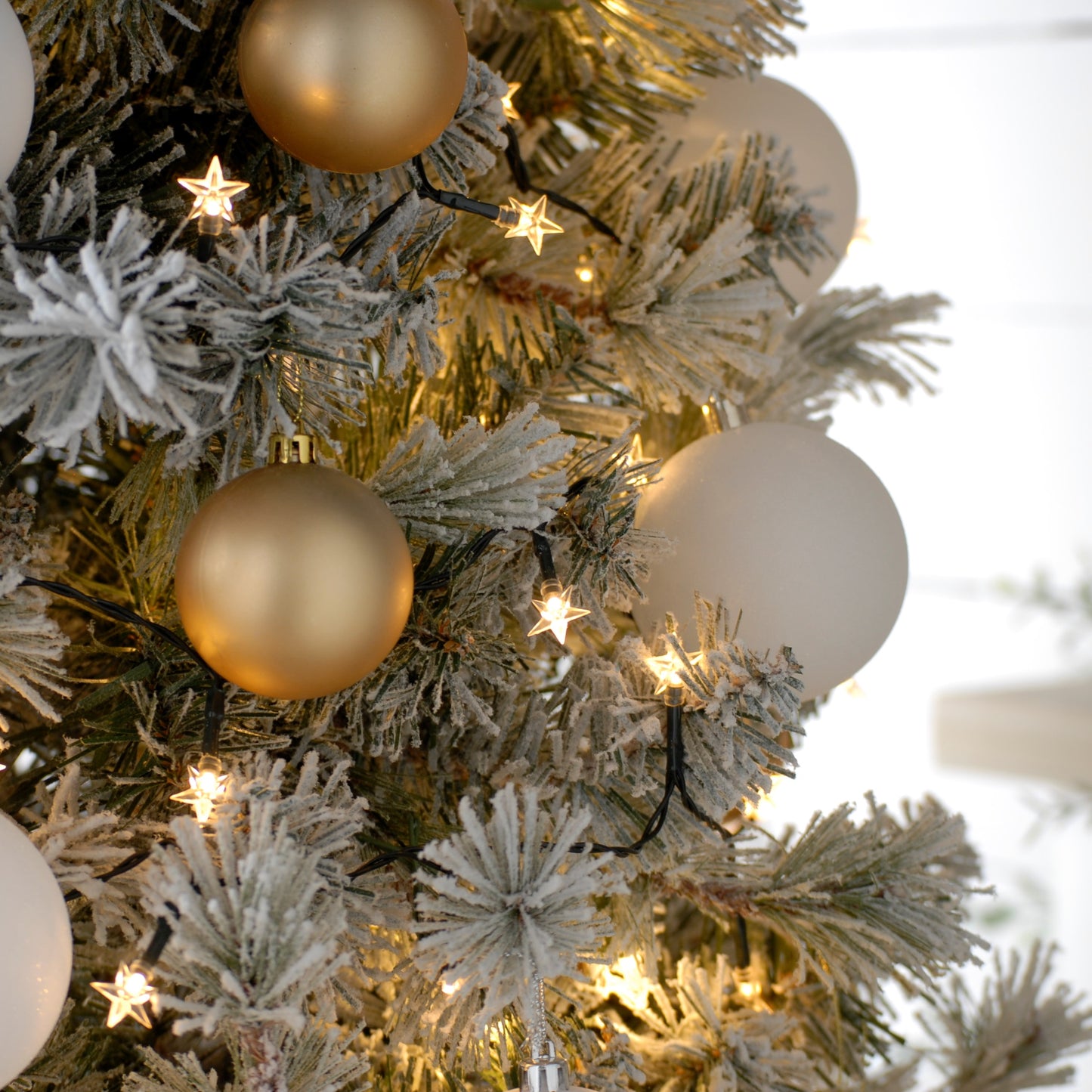Festive 100 Warm White Star Battery Operated Christmas String Lights